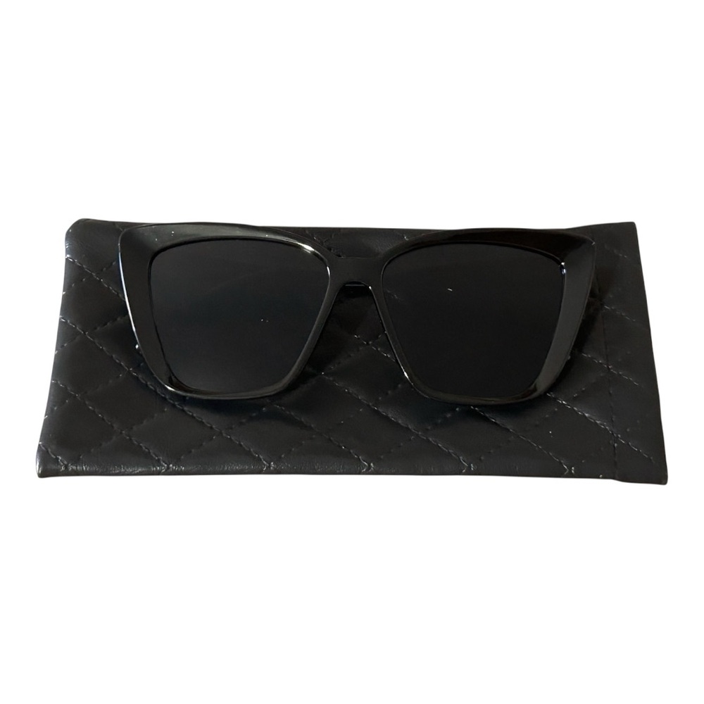 NEW Stylish Women's Sunglasses Set (1) - Picture 2 of 3